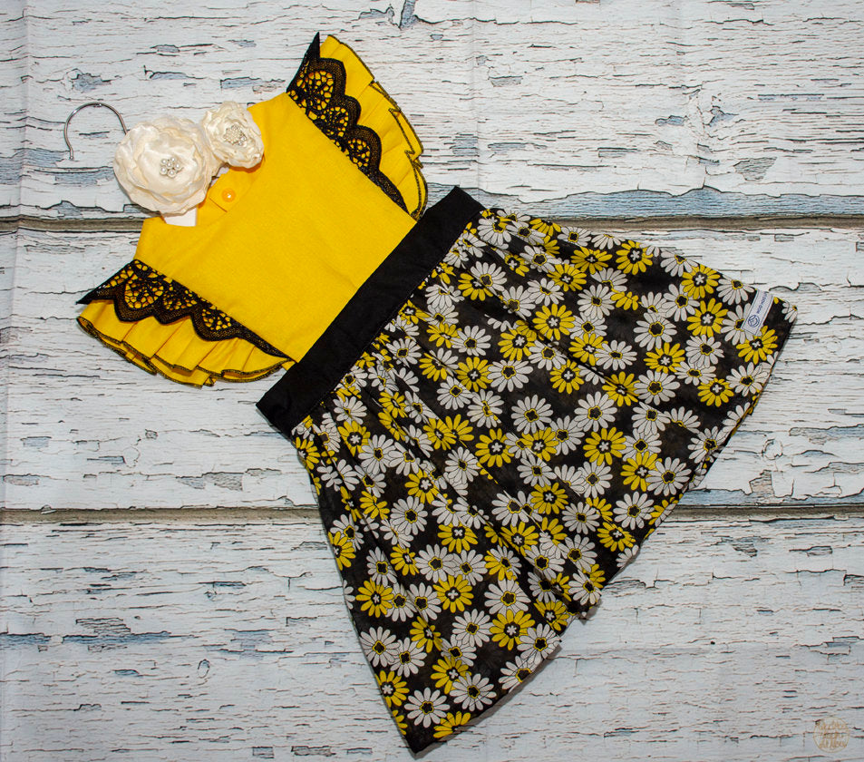 Pinafore - Emma Polly Daisies w Black Lace Flutter
